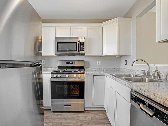 5th image of 5691 Snow Dr #131E
