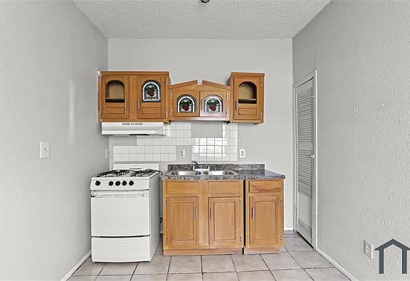 2nd image of 8943 Alameda Ave #6