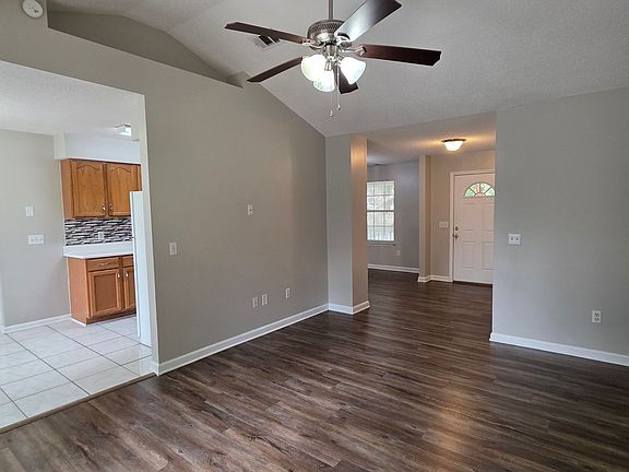 5th image of 304 Woodbury Ln