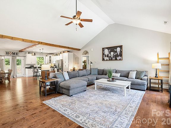 4th image of 31 Willow Farm Rd