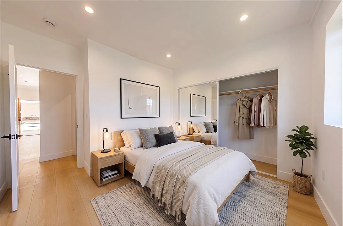 3 bed, 1186 sqft, $4,028 — Photo 4