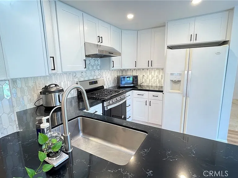 2085 Arbor Cir — Photo 17