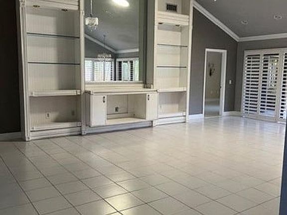 3rd image of 150 Cape Pointe Cir