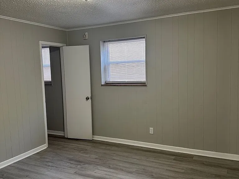 Woodview Apartments — Photo 13