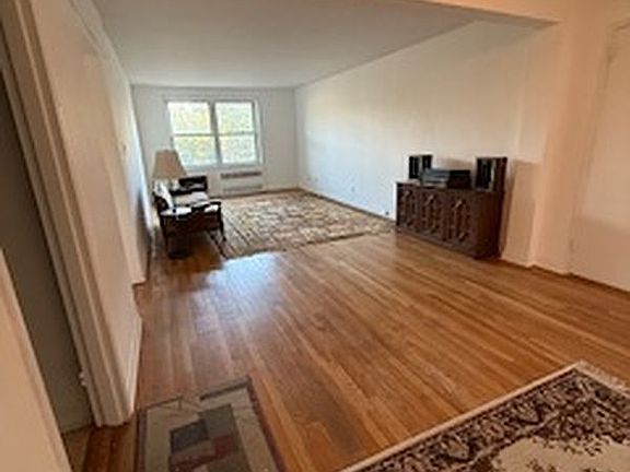 4th image of 6188 Dry Harbor Rd APT 4D