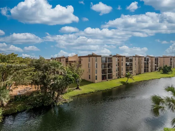 8895 Fontainebleau Blvd APT 407, Miami, FL 33172