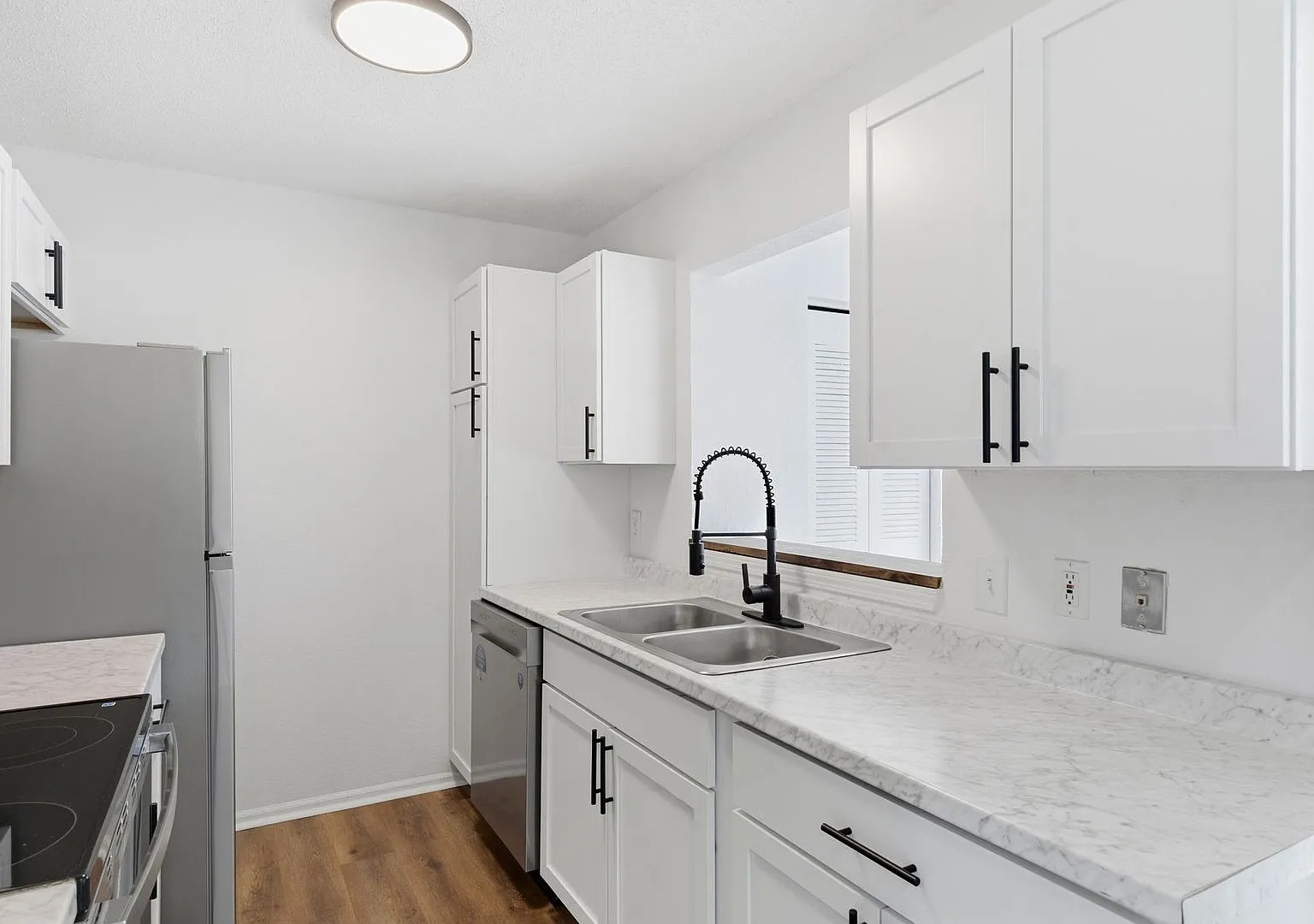 Pickwick Place — Photo 3