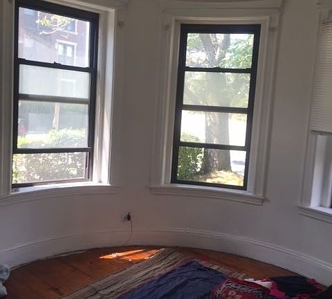 519 Park Dr 2a liv room-middle