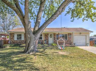 2 Elm Dr, Saint Peters, MO