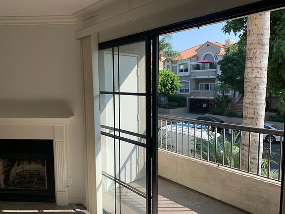 2nd image of 909 N Croft Ave APT 201