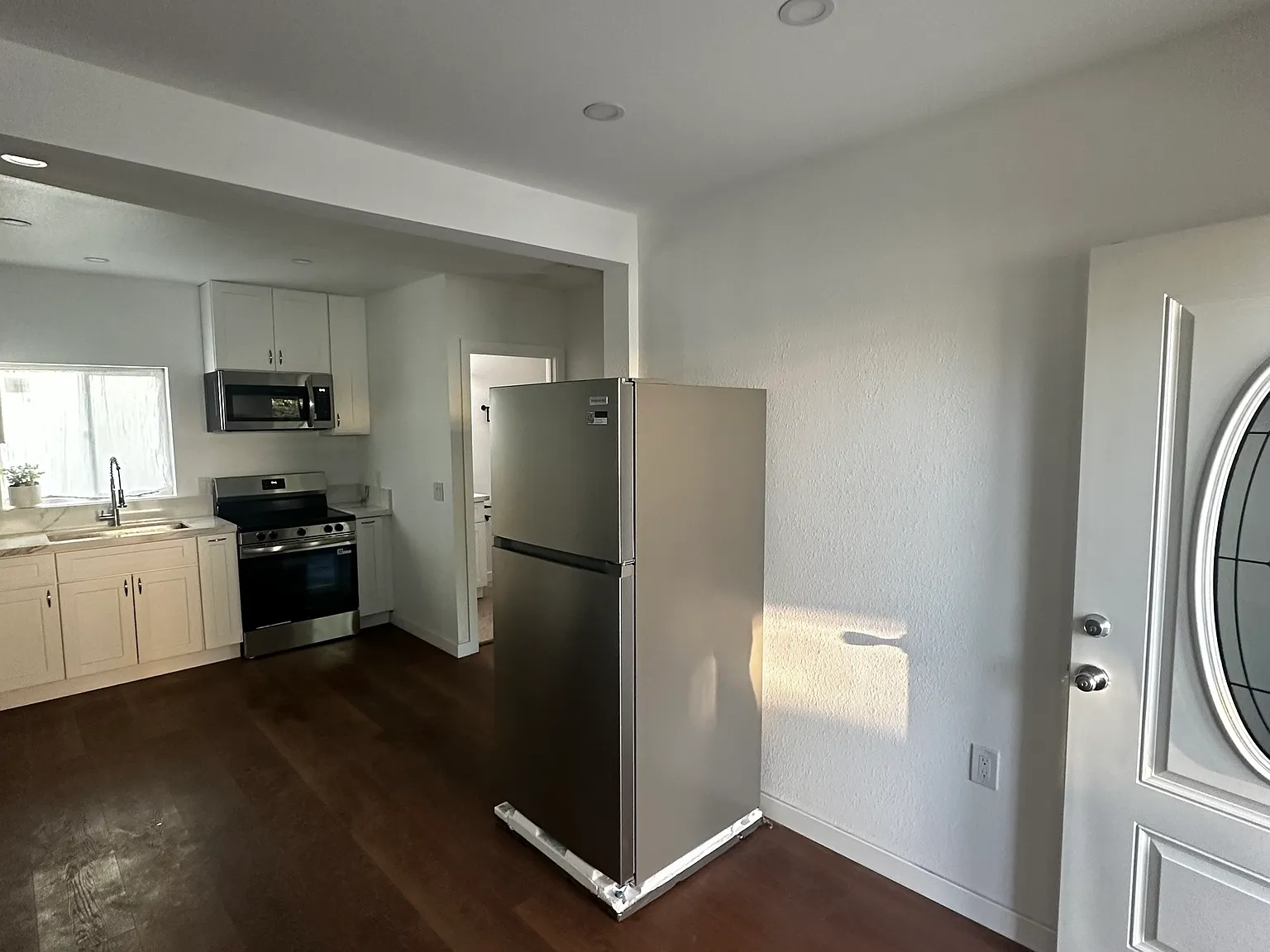 2 bed, 635 sqft, $3,000 — Photo 3