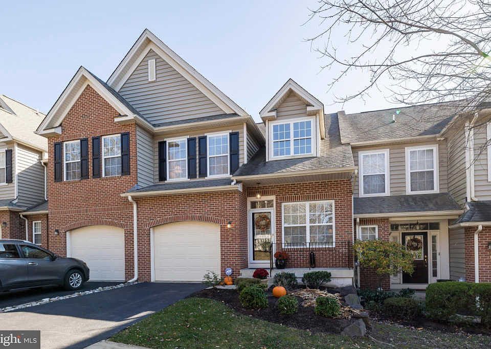 1st image of 221 Deepdale Dr