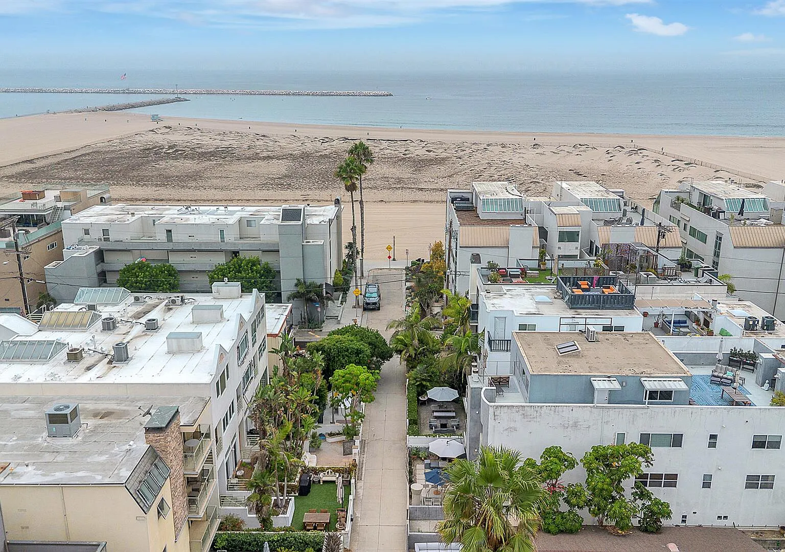 Coastal Luxury Stay | Marina del Rey Home — Photo 2