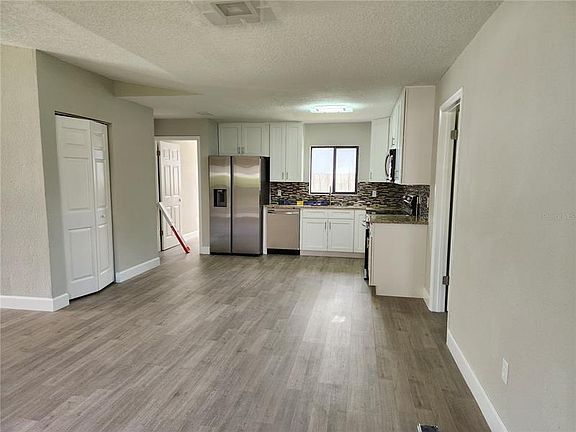 3rd image of 13 Forsythe Ln