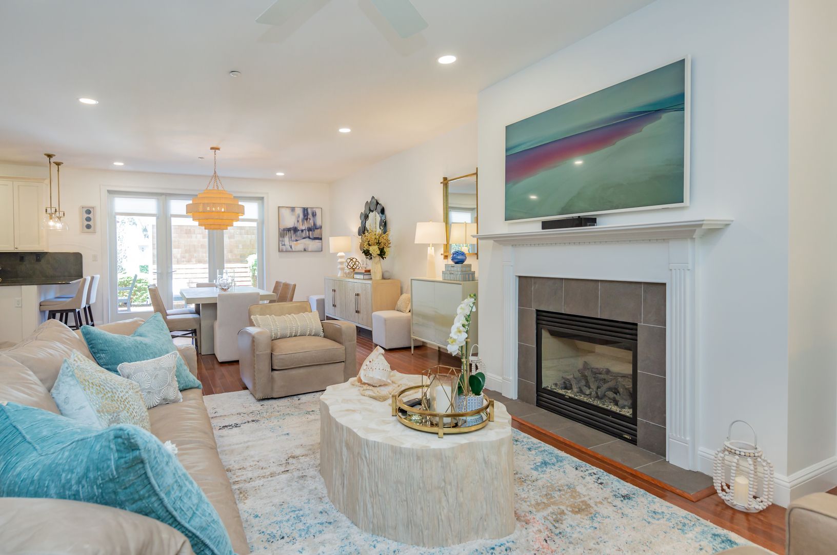  Living room open to dining area