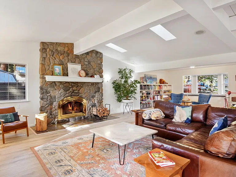235 Pelton Ln — Photo 6