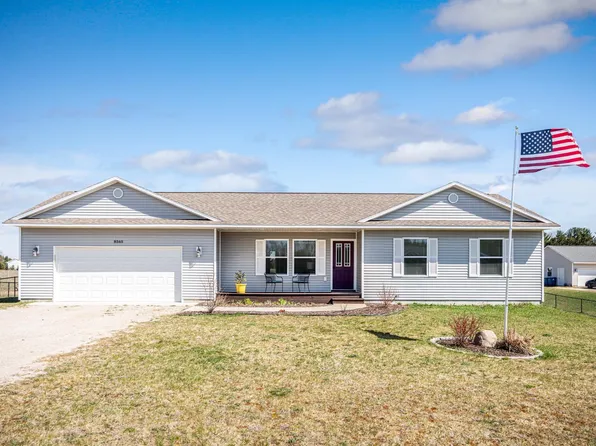8565 King Arthurs Ct, Kingsley, MI 49649