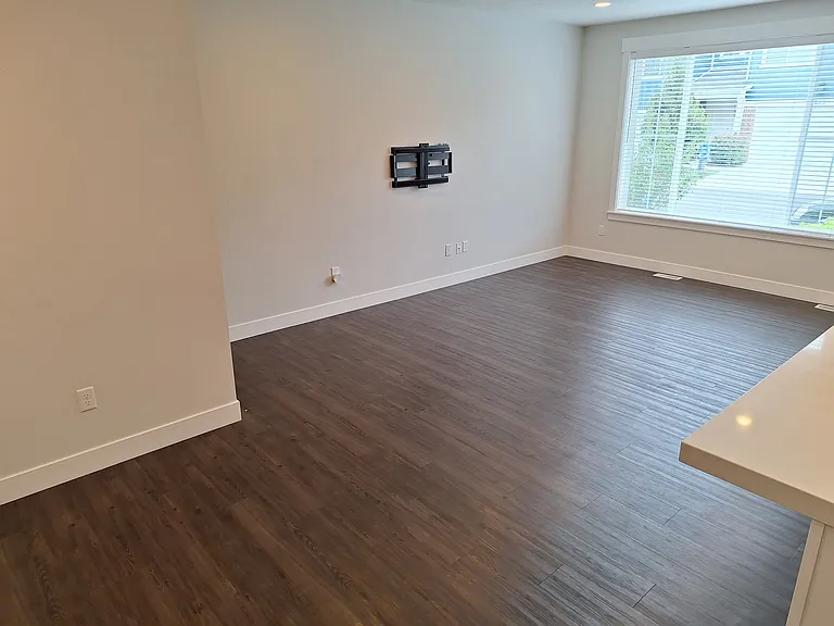 808 E Newfield Dr — Photo 2