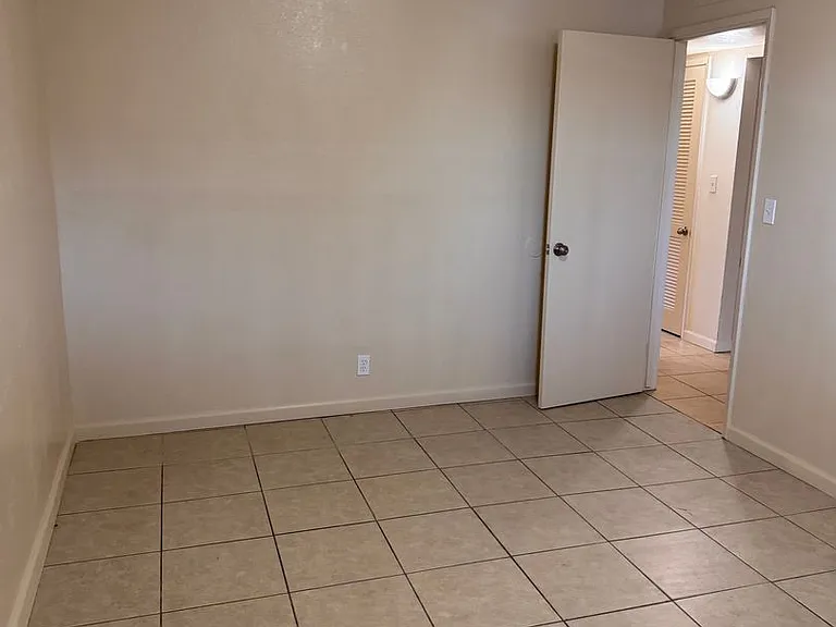1115 W Simpson Ave — Photo 16