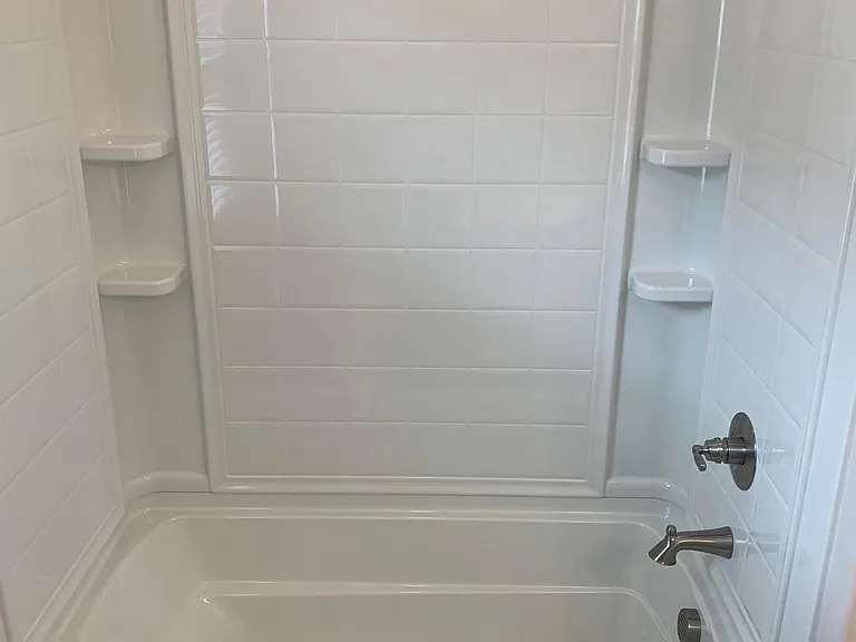 Nice Built In Shelving On The Tub Shower Combo