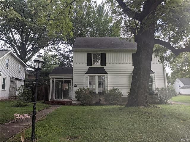 1st image of 529 E Oak St