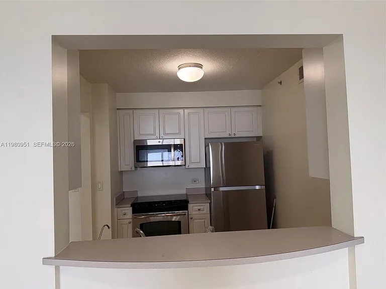 900 SW 8th St #604 — Photo 25