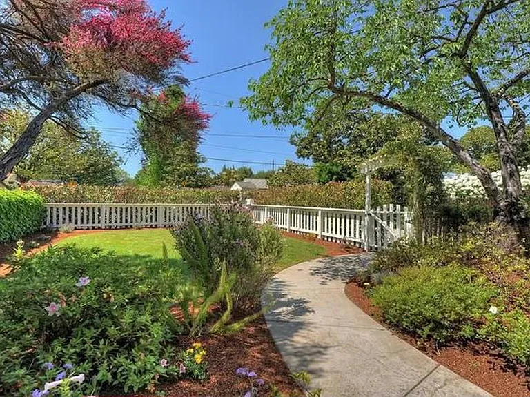 675 Middle Ave — Photo 4