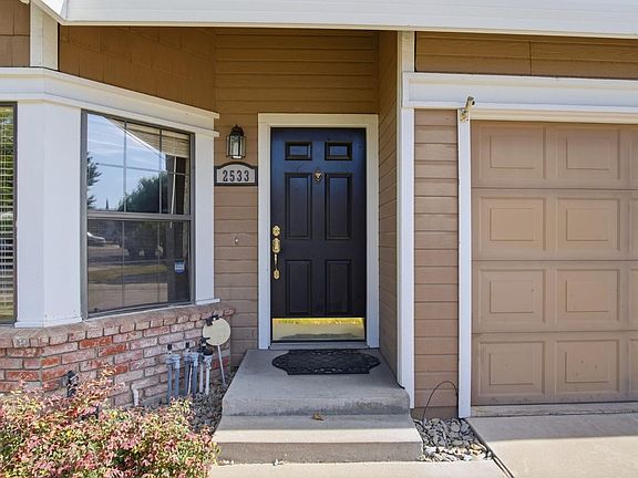 4th image of 2533 Merle Ave