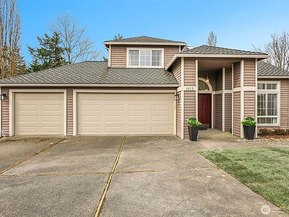 2nd image of 1613 Hoquiam Place NE