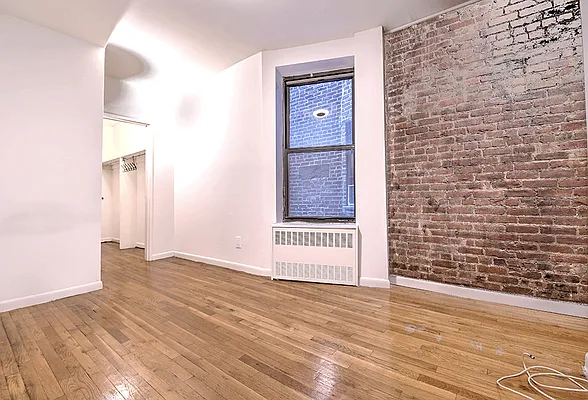 Rented by Urbane Brokerage | media 22