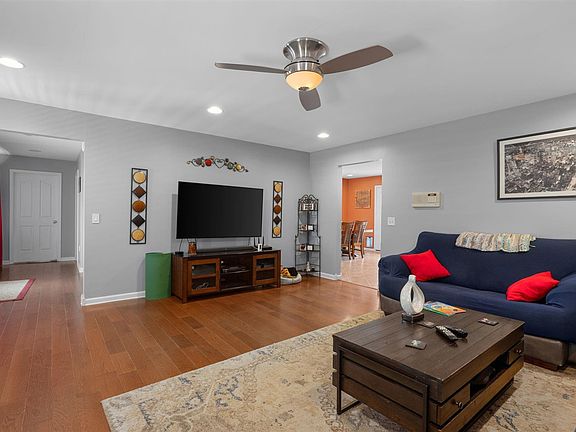 5th image of 328 Peterson Rd