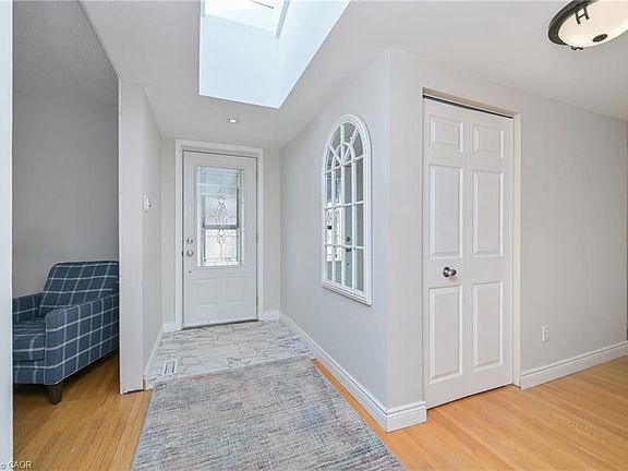 3rd image of 8 Beechwood Cres