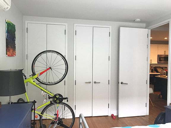 3rd image of 293 Devoe St APT 02B