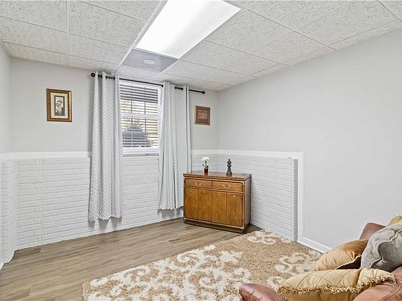 4th image of 180 Harper Rd