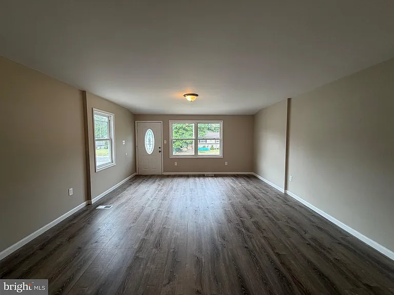 1133 Louis Dr — Photo 11