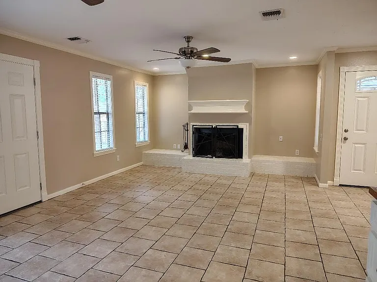 2823 Whitman Dr — Photo 8