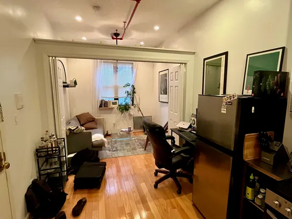 521 East 12th Street image 4 of 8