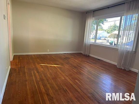 2nd image of 582 Cherry St
