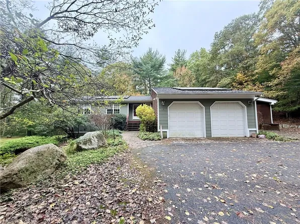 850 Hope Furnace Rd, Scituate, RI 02831