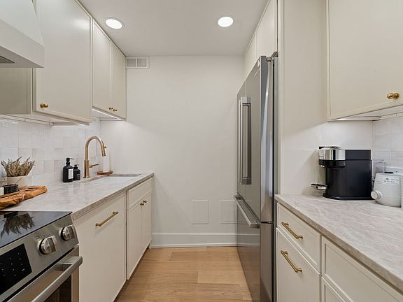 4th image of 1460 N Sandburg Ter APT 1610A