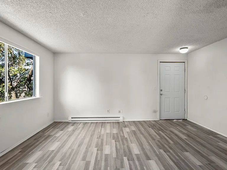 1717 E Mission Ave — Photo 8