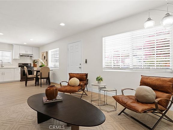 4th image of 560 La Seda Rd