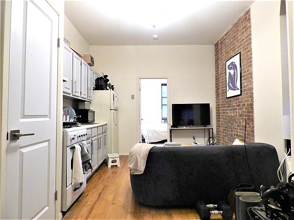 4th image of 226 E 85th St APT 4D