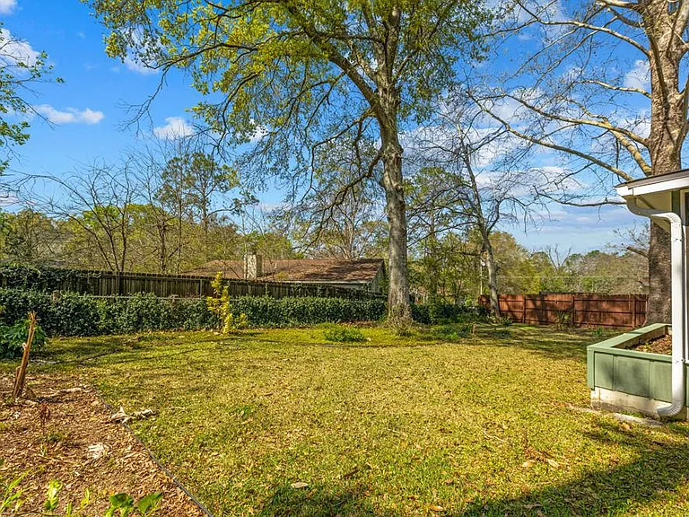 2637 Vassar Rd — Photo 30