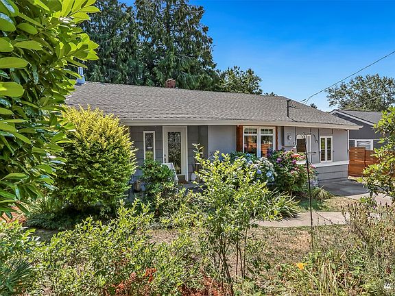 Welcome to this delightful home. >