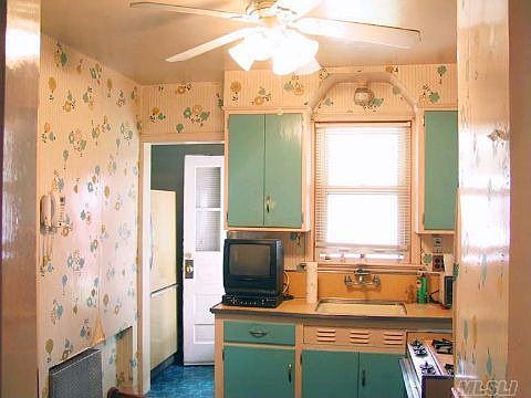 3rd image of 1055 Cathedral Ave