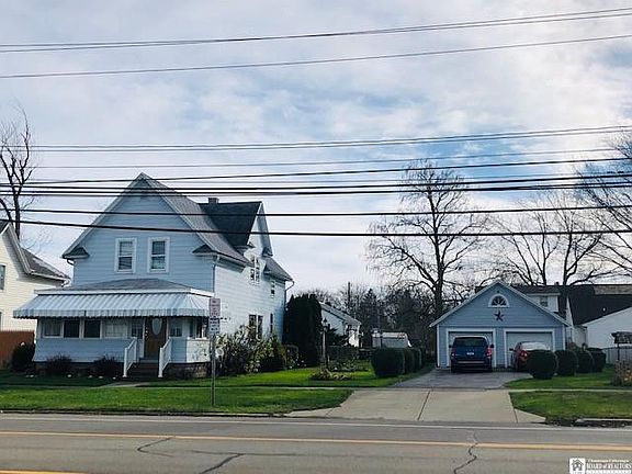 2nd image of 181 Lake Shore Dr W