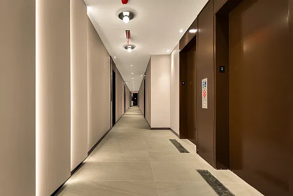 Building, photo 1