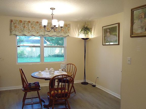 4th image of 5914 Sarah Dr