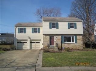 2762 Revere Dr, Cuyahoga Falls, OH 44223